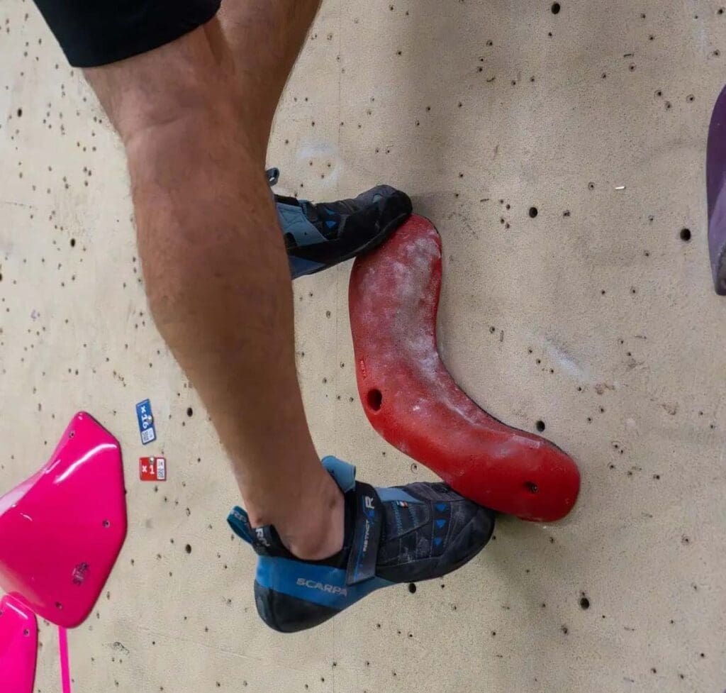 Bouldering technique: How to improve at climbing overhangs