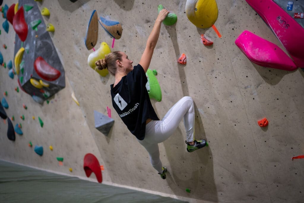 Bouldering holds: Ultimate guide and how to master them