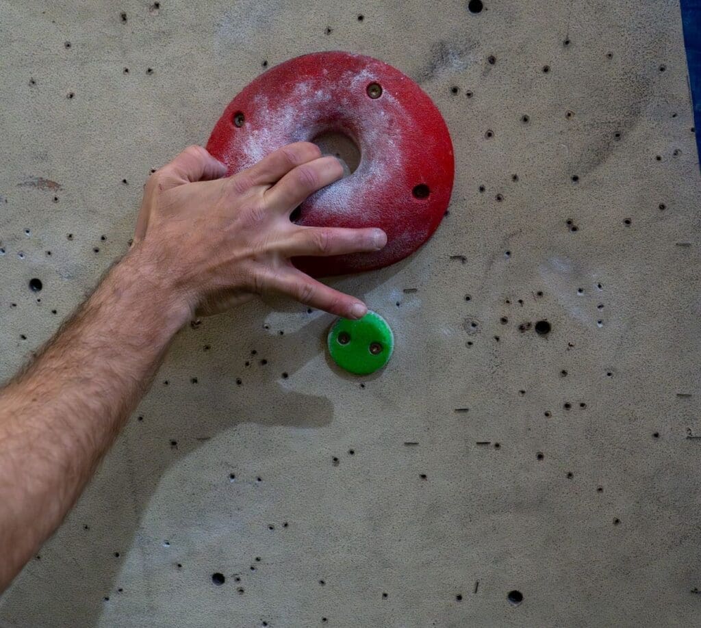 Bouldering holds: Ultimate guide and how to master them