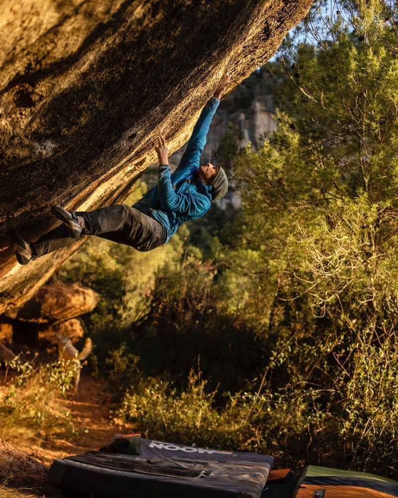 How to overcome the fear of falling in climbing