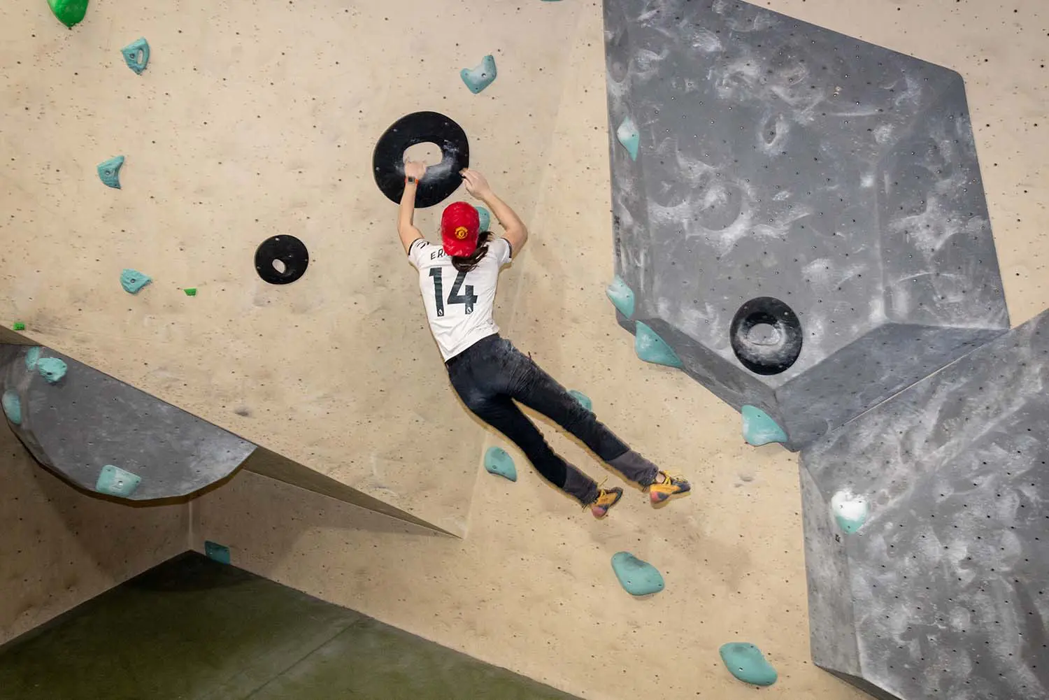How to Dyno in Bouldering: Pro Technique Guide