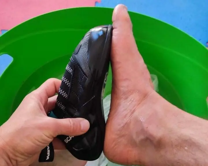 How to fit climbing shoes and how tight should they be?