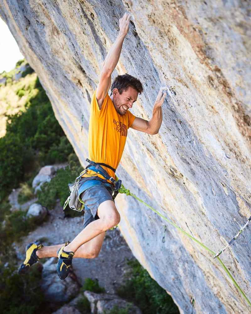 How to overcome the fear of falling in climbing
